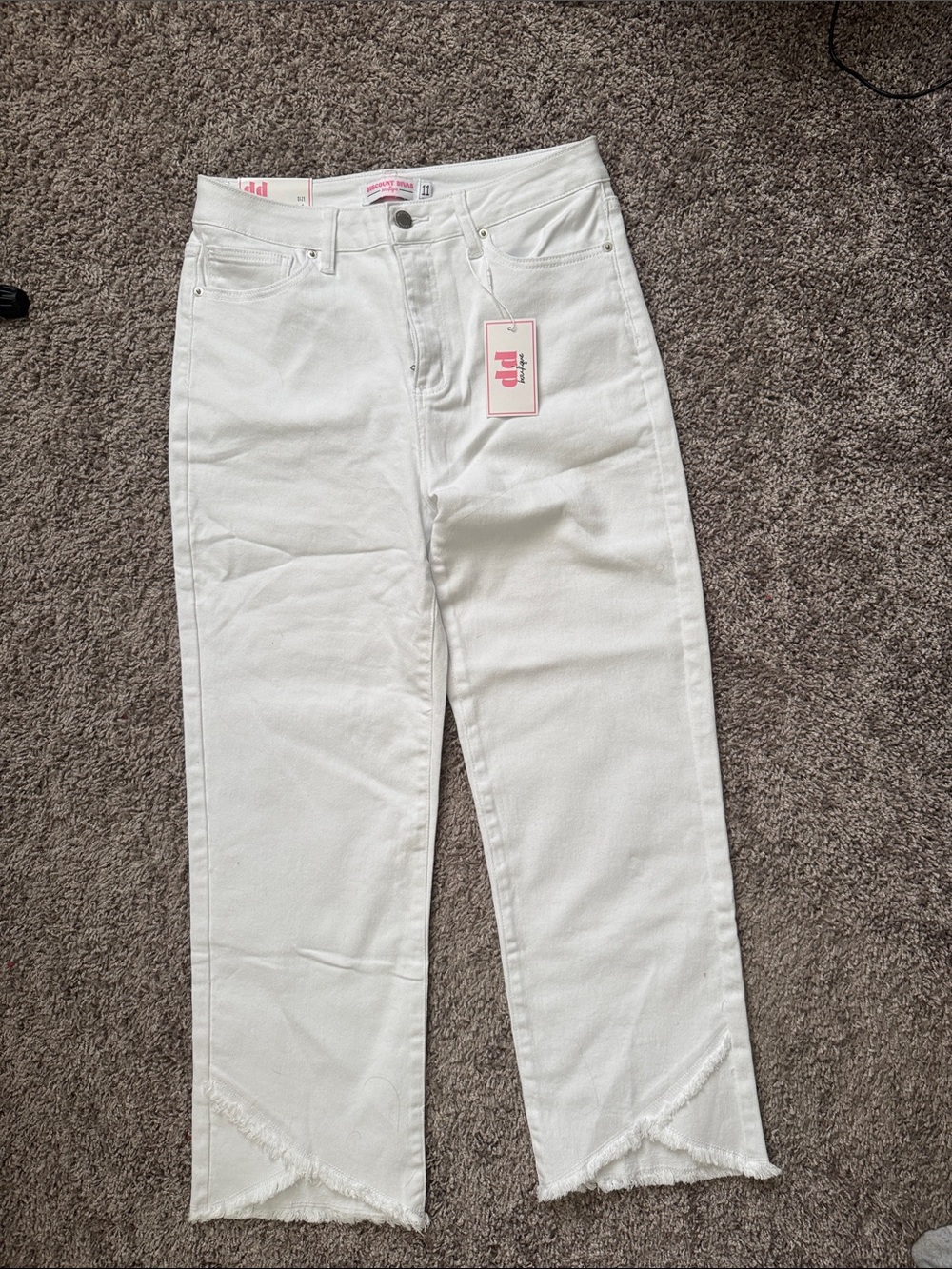 White Ankle Crop Straight Jeans with Frayed Chevron Hem